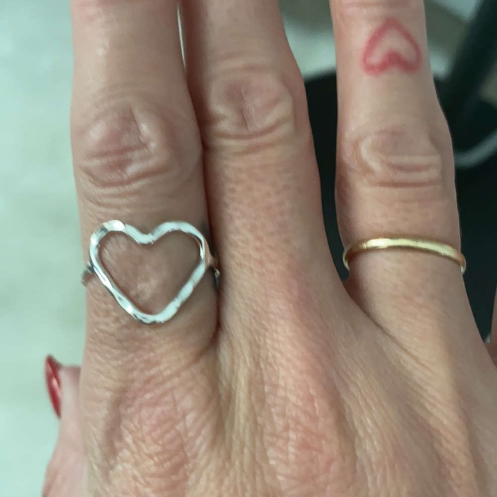 Silver heart ring - Picture 2 of 2